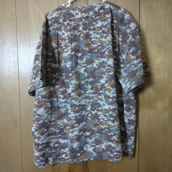 Carhartt Men's Camouflage Short Sleeve Scrub Top Shirt Pullover V-Neck - Picture 3 of 4